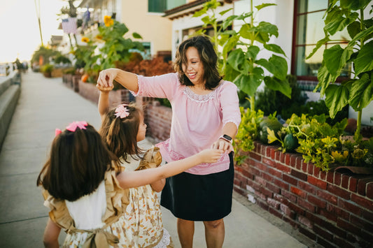 Quick and Joyful: Easy Play Ideas for Busy Parents to Bond with Their Children - Keiki Krate