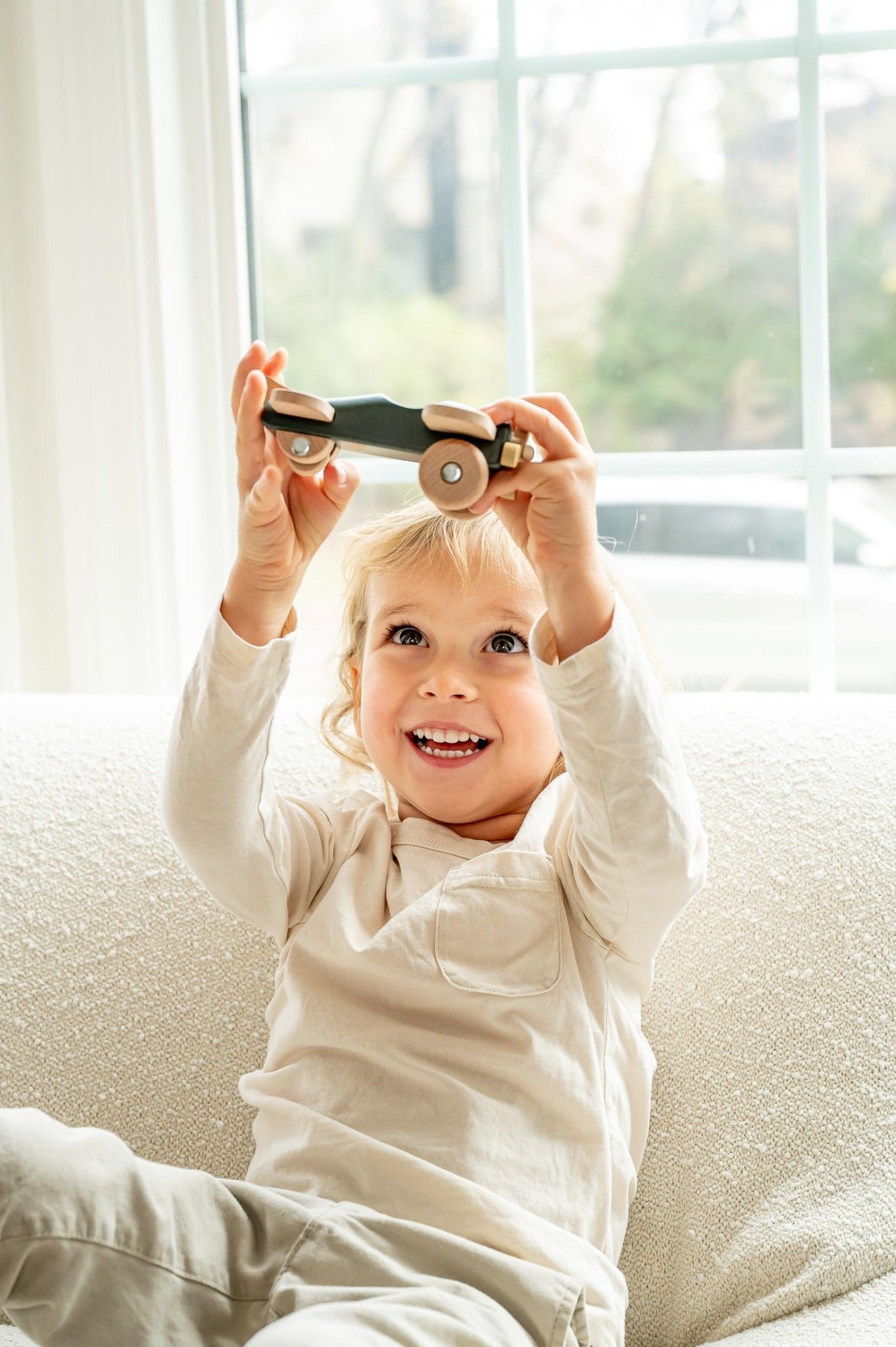 Wooden Airplane for screen - free family bonding – Keiki Krate